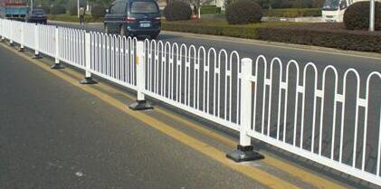 1625476512825650.jpg 如何做好銅陵道路護欄的表面噴漆處理.jpg